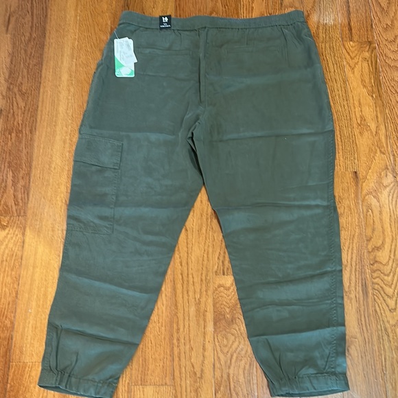 NWT REITMANS PETITE SLIM CROPPED PANTS CARGO POCKET ZIPPER SIZE 16 - Picture 9 of 10